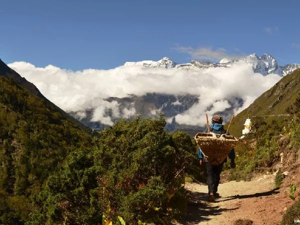 Local carrying Doko and walking on EBC