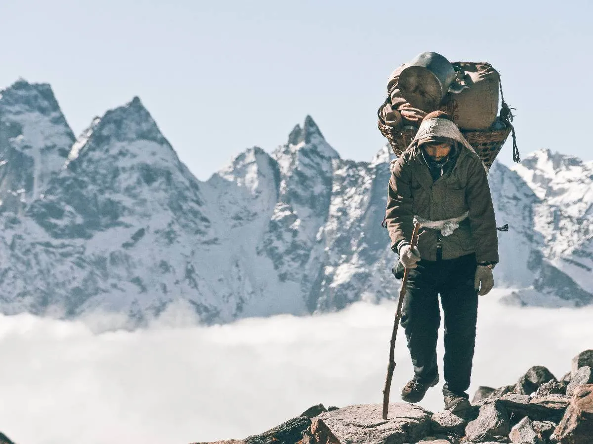 Porter carrying weight during ebc trek