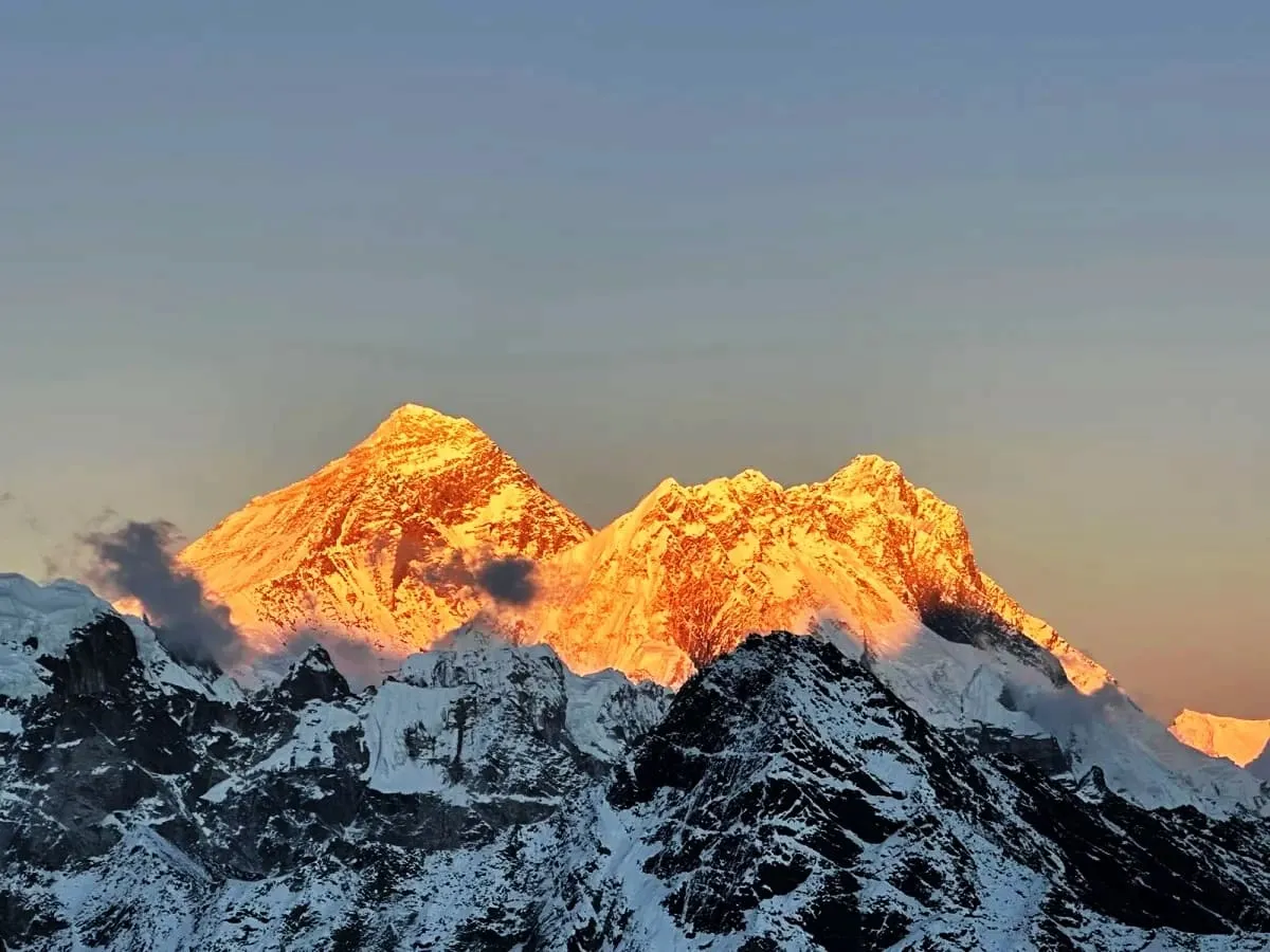 Sunrise over Everest peak seen from Kala Patthar