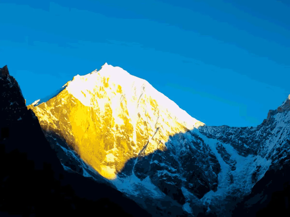 Sunrise over Langtang ranges