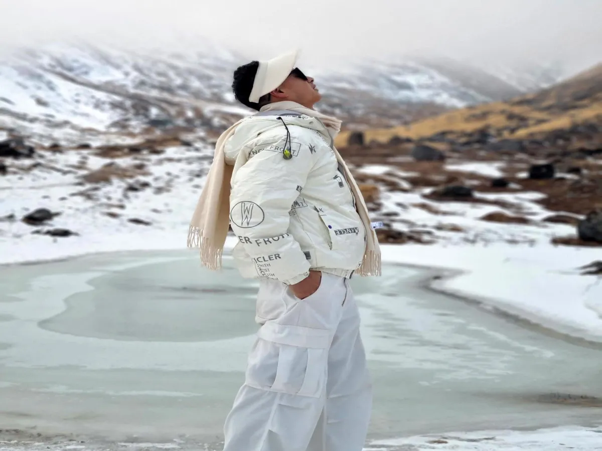 Trekkers on the way to Annapurna base camp