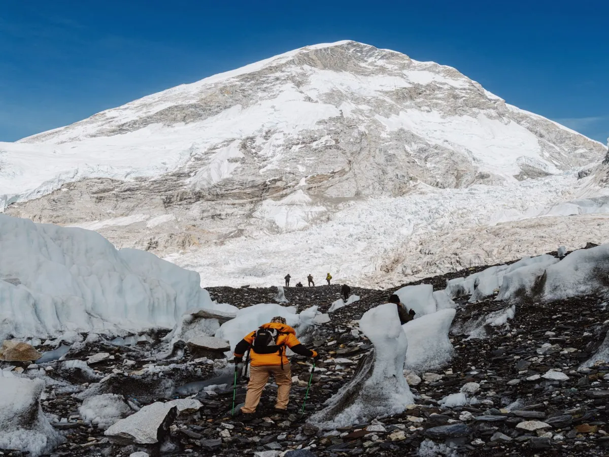 Trekker walking on the Everest trail