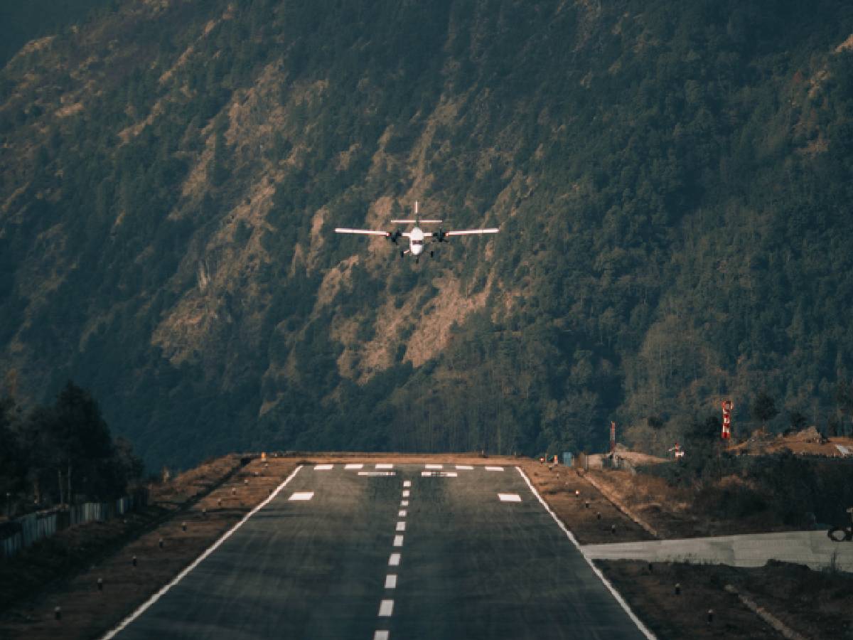Airplane landing at Lukla 