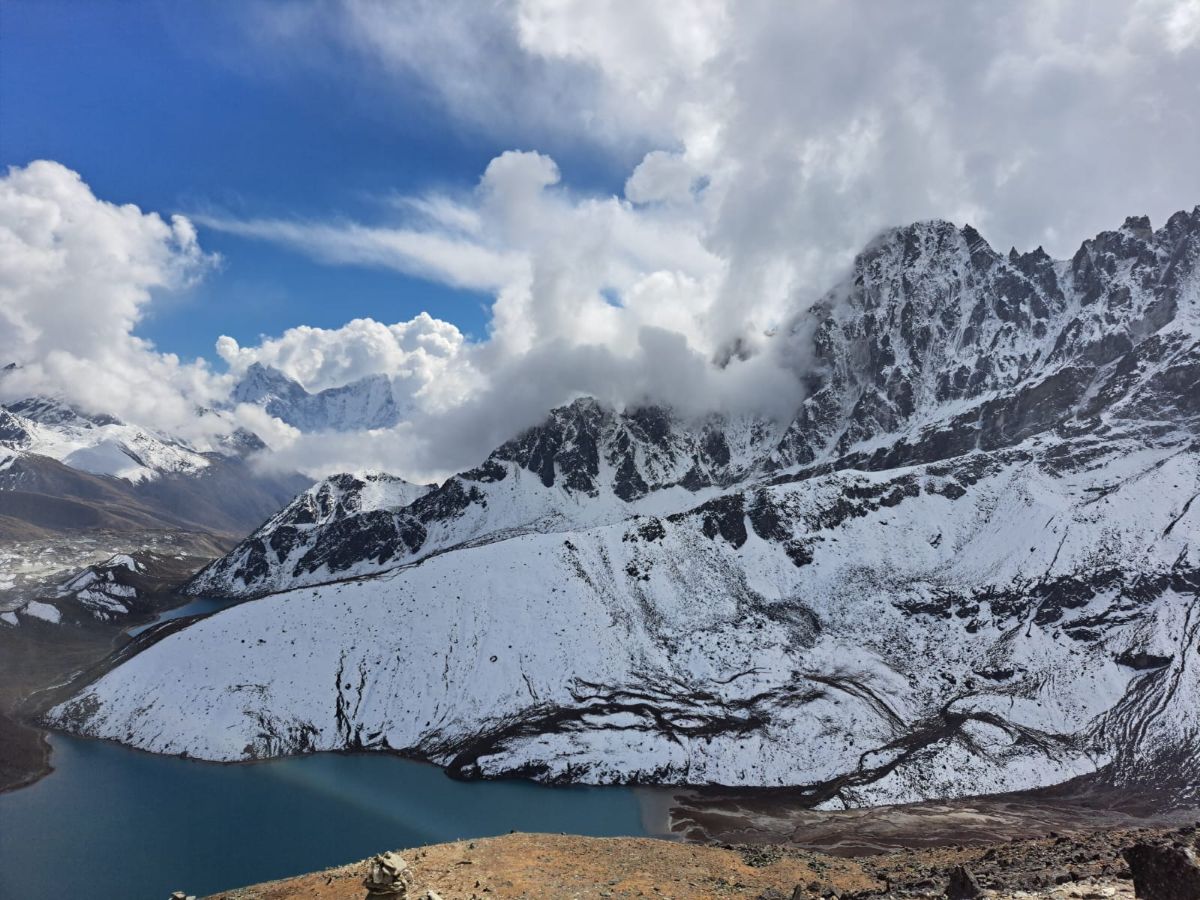 Beautiful views of Gokyo Lake in Autumn