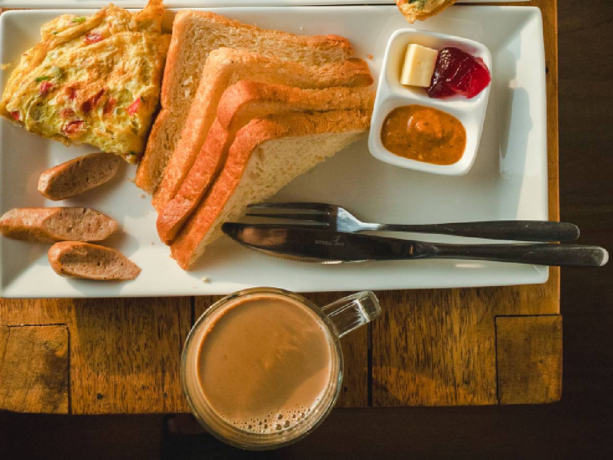 A hearty breakfast to fuel trekkers for another day on the EBC trail.