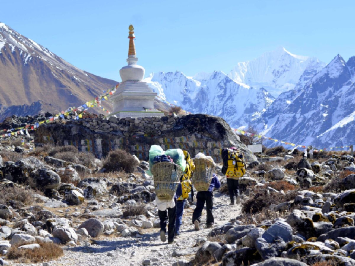 Porters carrying weight on the way to the Gosainkunda Lake