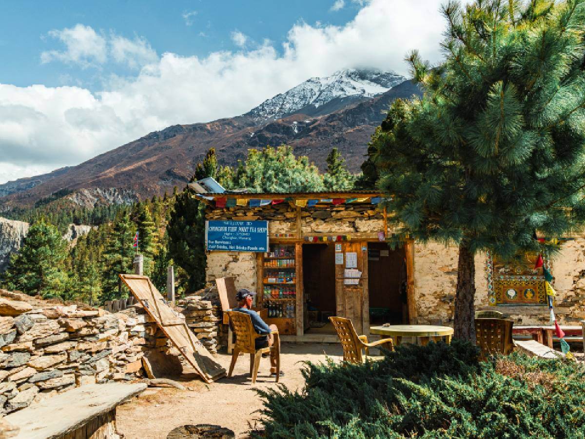 Small shop on the way to Manang