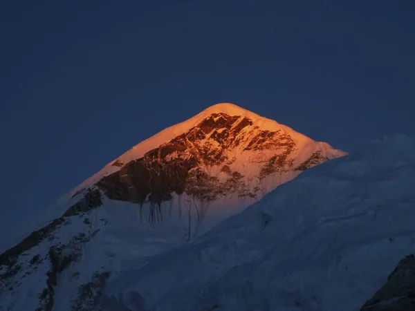 Beautiful Sunrise Over Everest Peak