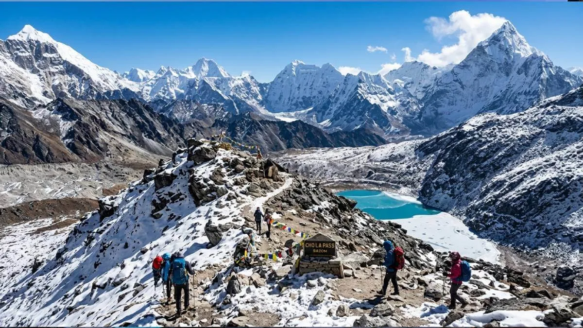 beautiful-chola-pass-in-nepal
