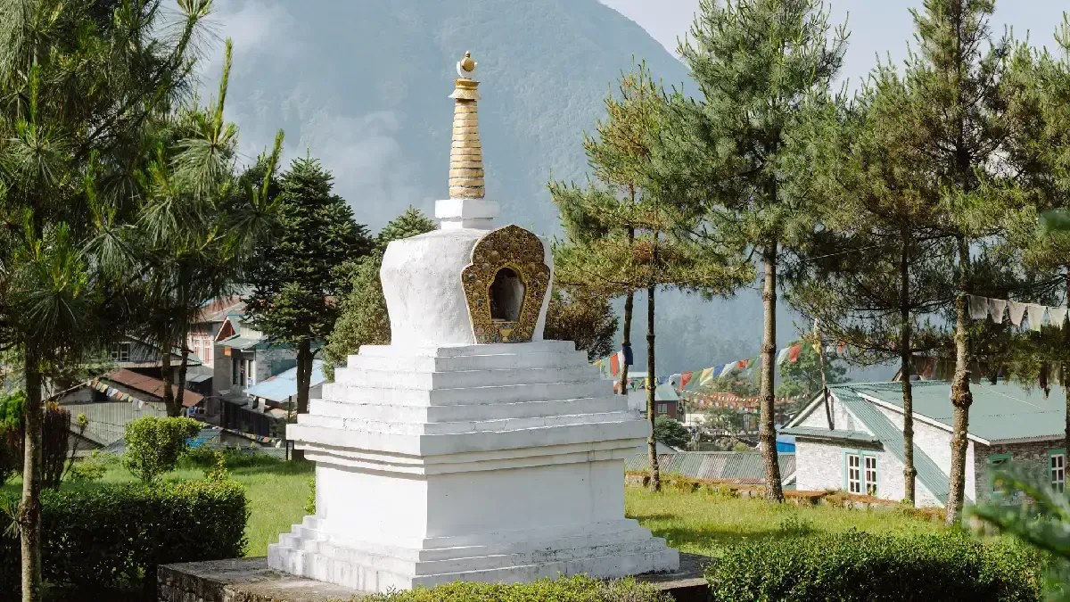beautiful-monastery-in-lungden-village-nepal