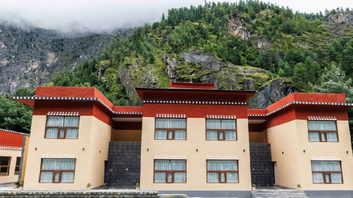 beautiful-tea-house-in-dharapani