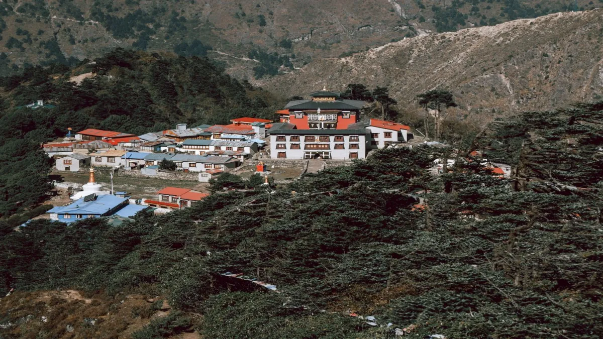 beautiful-views-of-dingboche-monastery