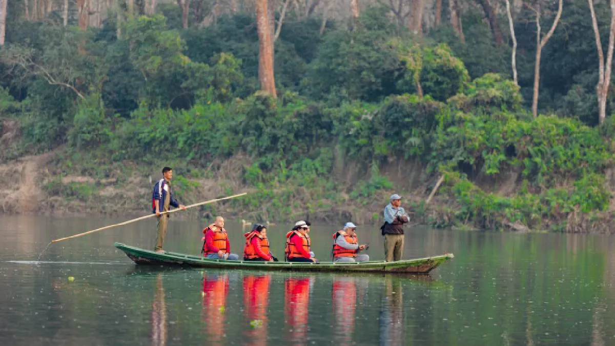 boating-at-chitwan