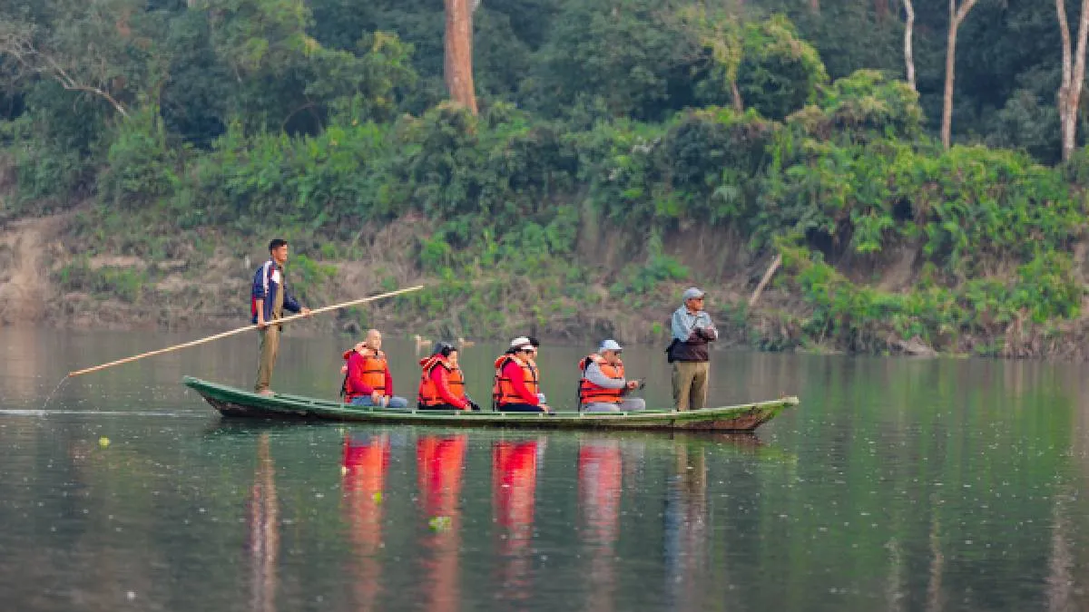 canoeing-at-chitwan