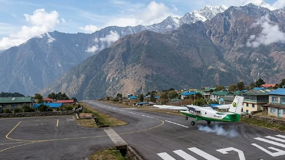 domestic-flight-landing-at-lukla-airport