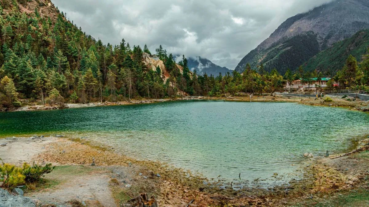 green-lake-at-manang