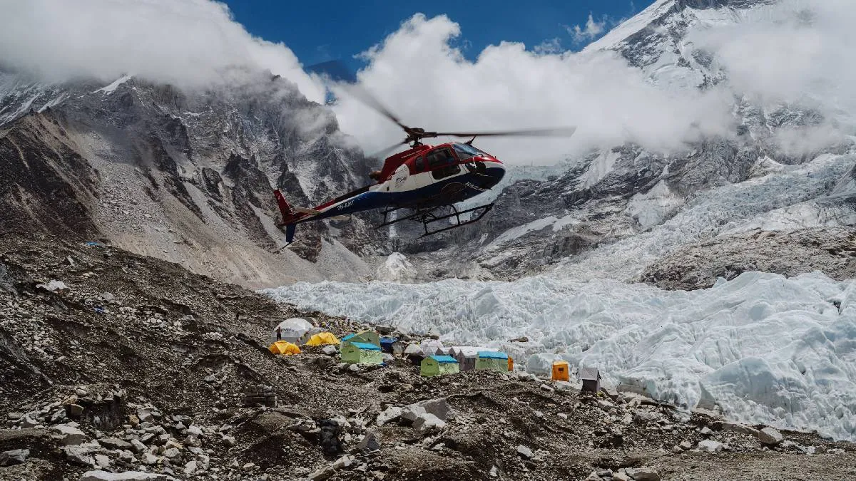 helicopter-flying-from-everest-base-camp-to-kathmandu