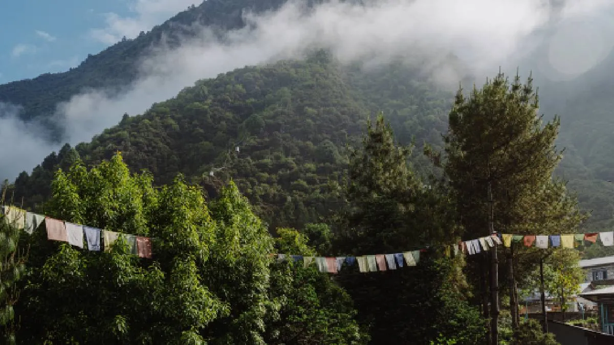lush-green-hills-of-lukla
