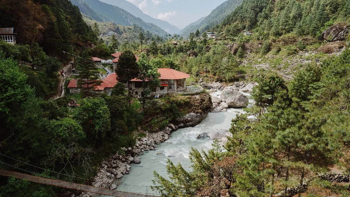 lush-green-phakding-village