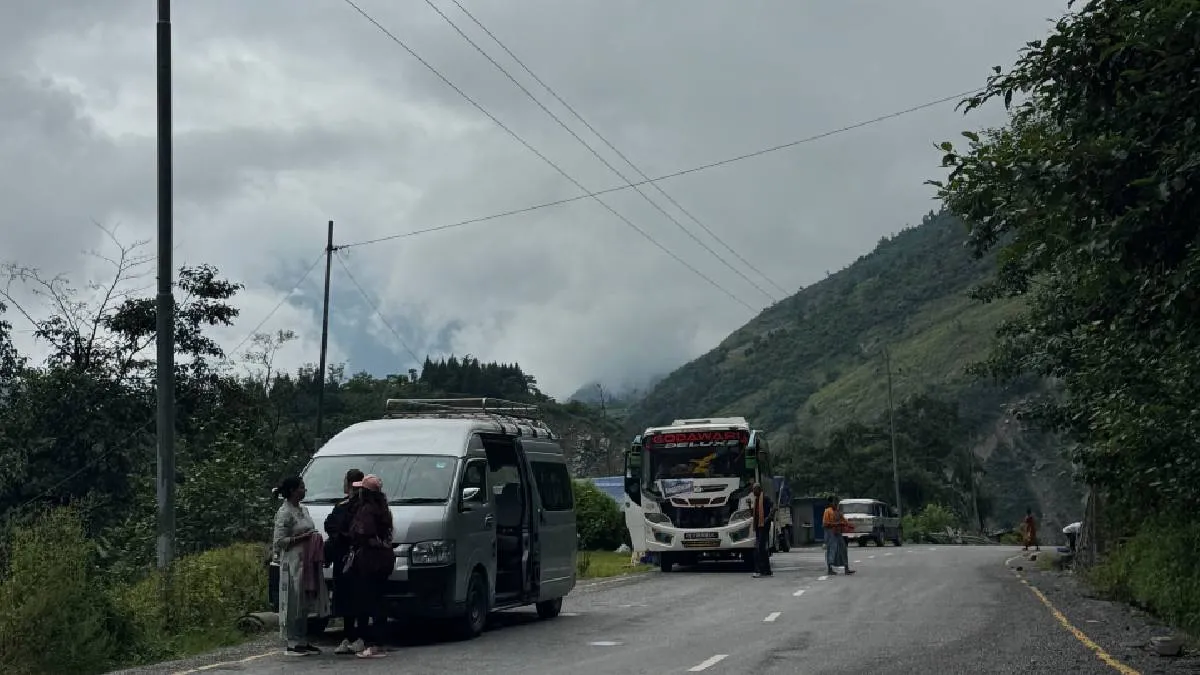 lush-highway-from-manaslu-to-kathmandu