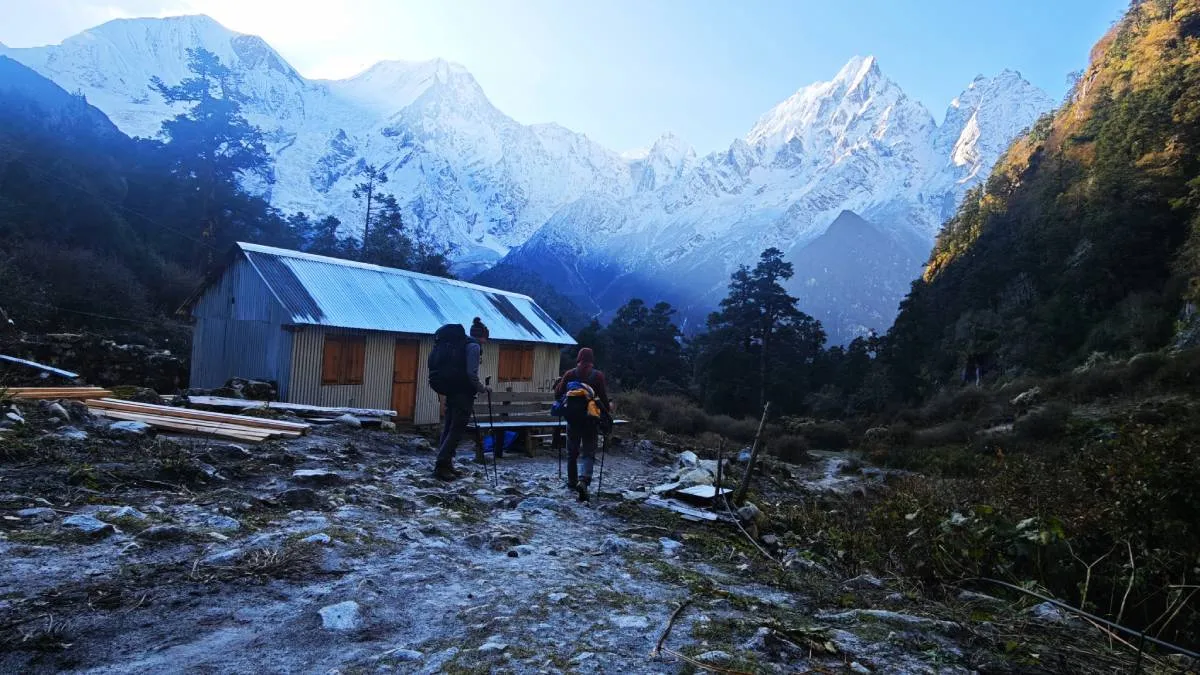 people-walking-at-lama-hotel
