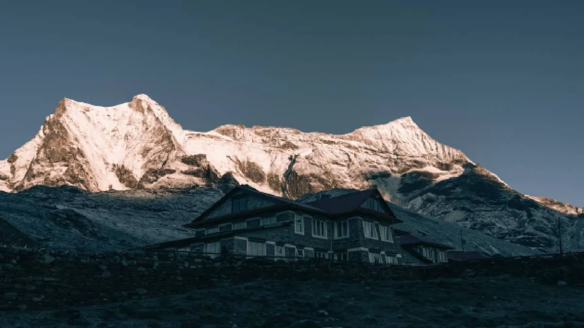 sunrise-at-everest-seen-from-lobuche