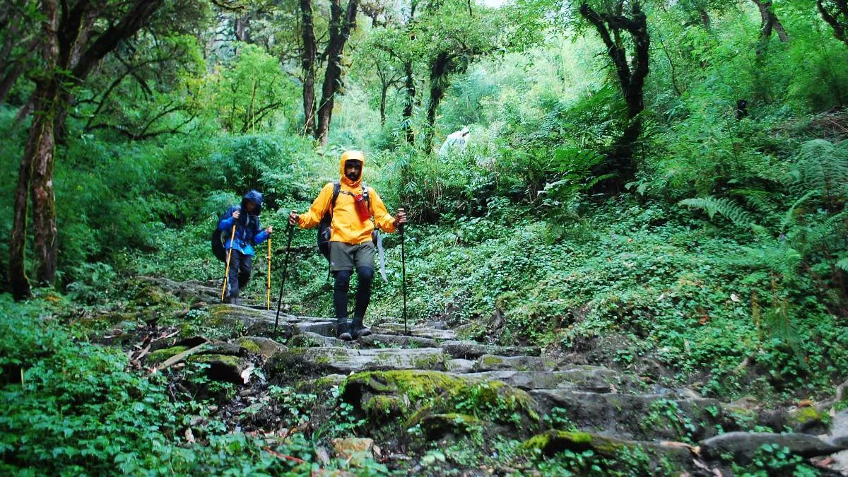trekker-walking-on-trail-leading-to-dovan-vilage