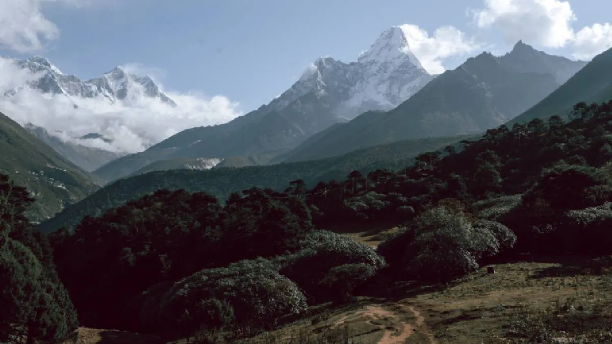 views-of-dingboche