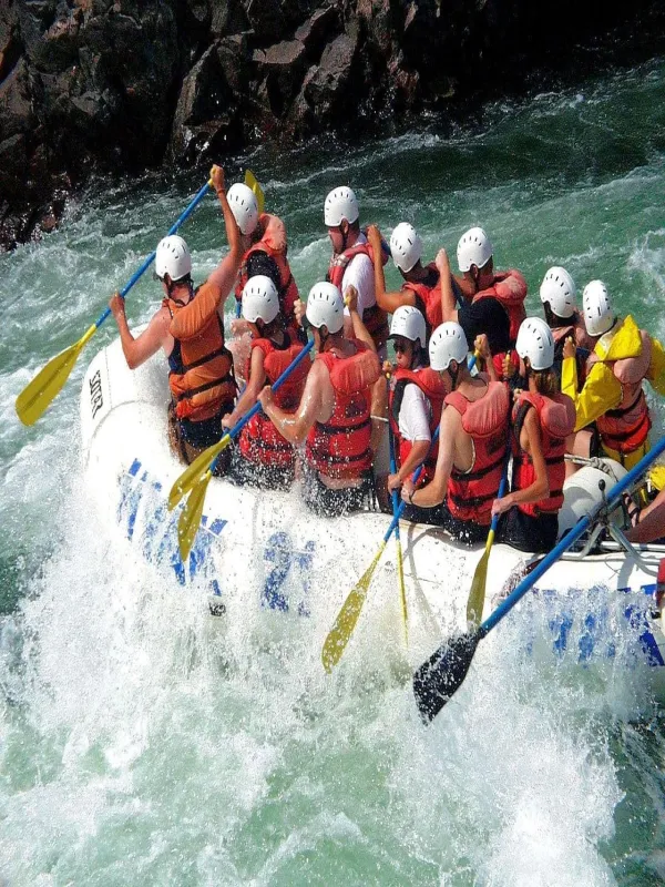 People enjoying their time in Trishuli river