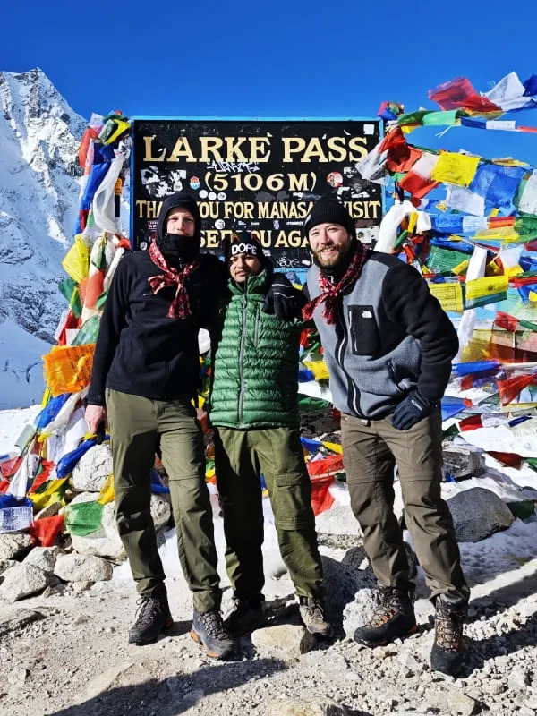 Trekker clicking picture at Larke la pass