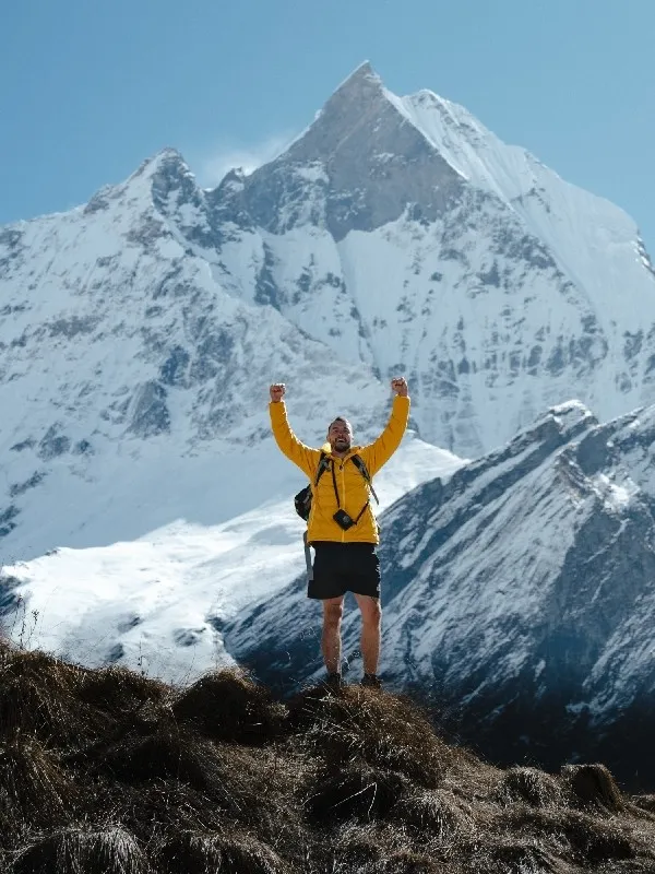 Trekker standing at Annapurna circuit