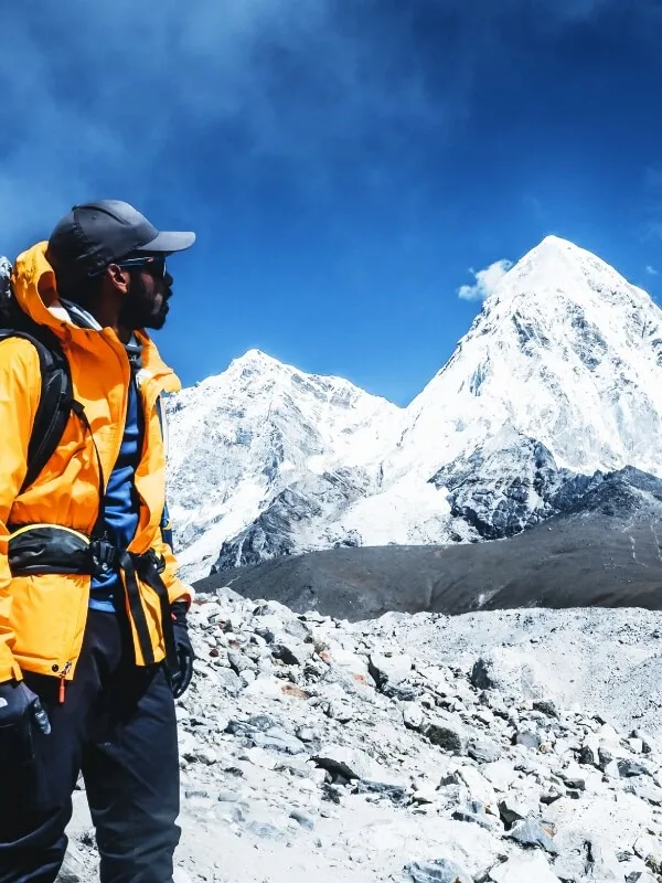 Trekker watching everest peaks in autumn